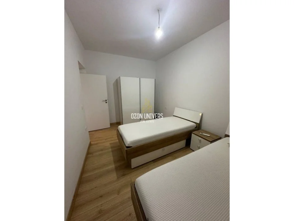 Tirane, jepet me qera apartament 2+1+Ballkon Kati 6, 107 m² 700 € (Rruga Qemal Stafa, Pazari i Ri Tirana, Albania)