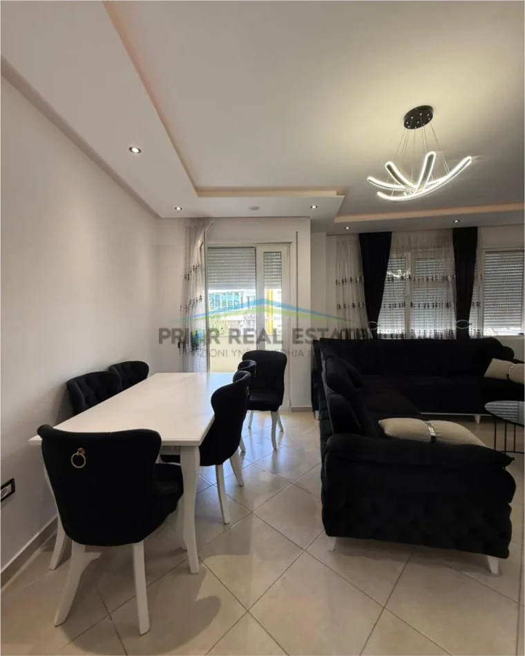 Tirane, jepet me qera apartament 2+1+2+Garazh Kati 2, 110 m² 800 € (Liqeni i thate)
