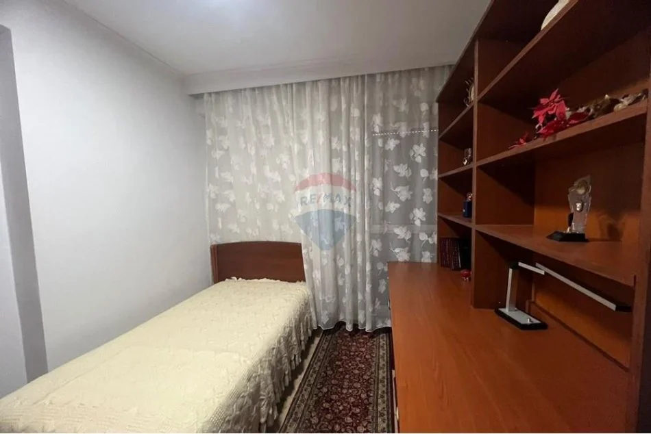 Tirane, jepet me qera apartament 2+1+Ballkon Kati 5, 90 m² 700 € (Kompleksi Delijorgji)