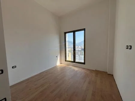 Tirane, shitet apartament 3+1 Kati 13, 132 m² 399.000 € 