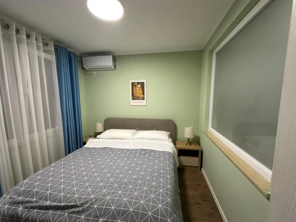 Tirane, jepet me qera apartament 2+1 Kati 3, 93 m² 850 € 