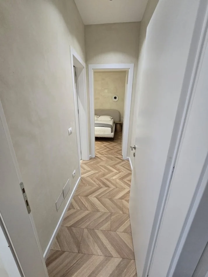 Tirane, jepet me qera apartament 1+1+Ballkon Kati 8, 70 m² 210.000 € (Garden Building)