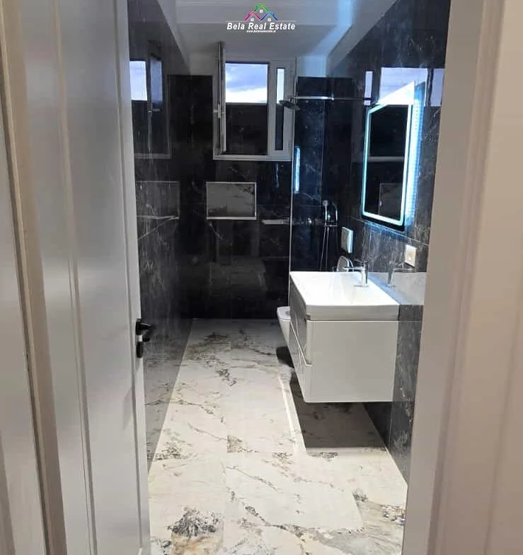 Tirane, shitet apartament 2+1+Ballkon Kati 7, 93 m² 218.000 € (prane KMY)