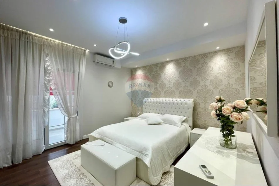 Tirane, jepet me qera apartament 2+1+Ballkon Kati 1, 120 m² 1.000 € (Rruga e Durresit)