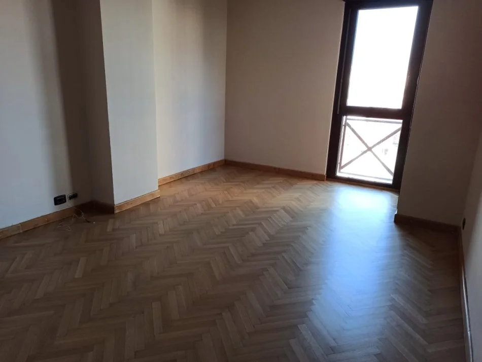 Tirane, jepet me qera zyre Kati 7, 130 m² 1.800 € (Qender)