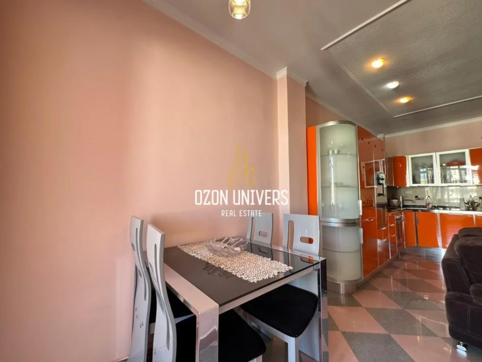 Tirane, jepet me qera apartament 2+1+Ballkon Kati 8, 95 m² 750 € (Bllok Tirana, Albania)