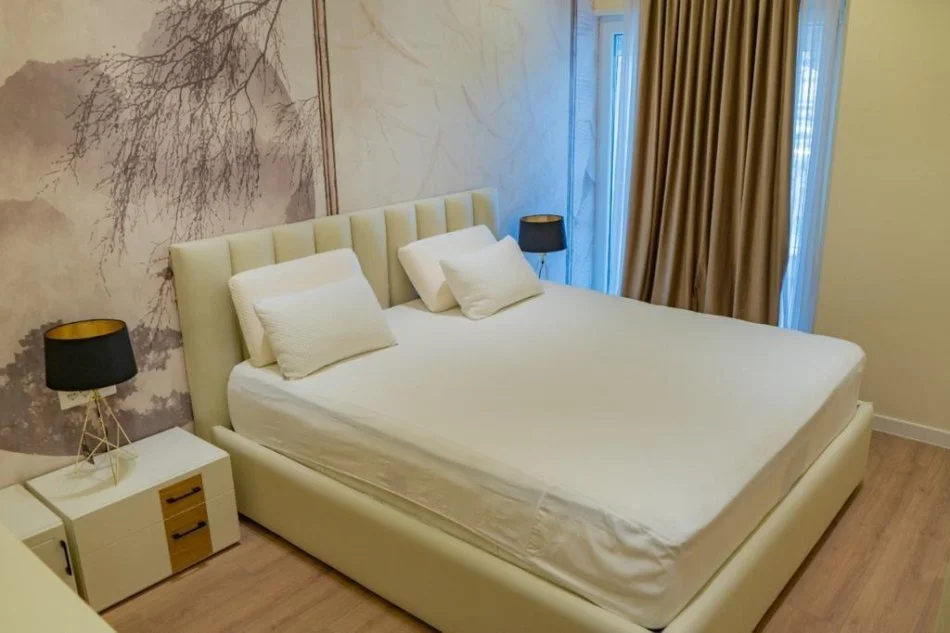 Tirane, jepet me qera apartament 2+1 , 125 m² 850 € 