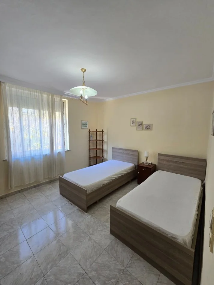 Tirane, jepet me qera apartament 2+1 , 80 m² 600 € 