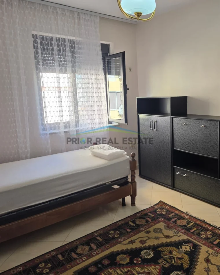 Tirane, jepet me qera apartament 2+1 Kati 4, 80 m² 50.000ALL/Muaj (Rruga Siri Kodra)