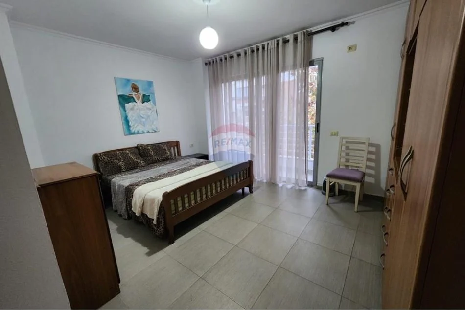 Tirane, jepet me qera apartament 2+1+Ballkon Kati 3, 90 m² 600 € (Kristal Center)