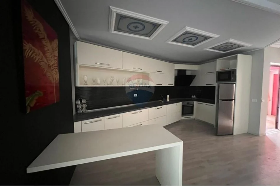 Tirane, shitet apartament 2+1 Kati 1, 105 m² 247.000 € (Rruga e Kavajes)