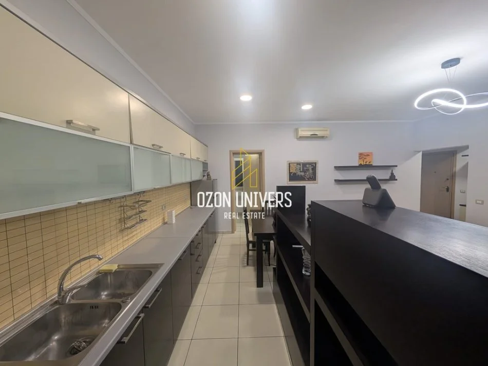 Tirane, jepet me qera apartament 2+1+Ballkon Kati 6, 120 m² 600 € (Myslym Shyr)