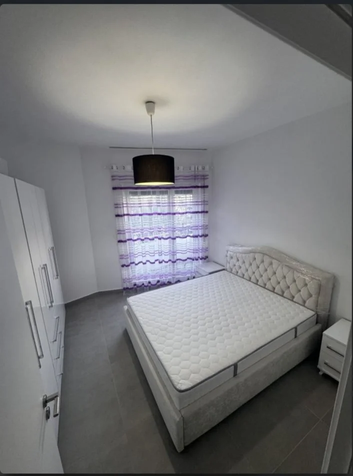 Tirane, jepet me qera apartament 2+1+Ballkon Kati 3, 77 m² 700 € (Kodra e Diellit)