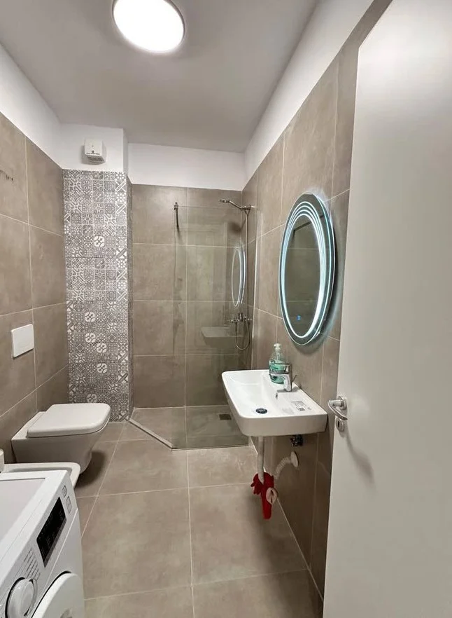 Tirane, jepet me qera apartament 1+1 , 75 m² 650 € 