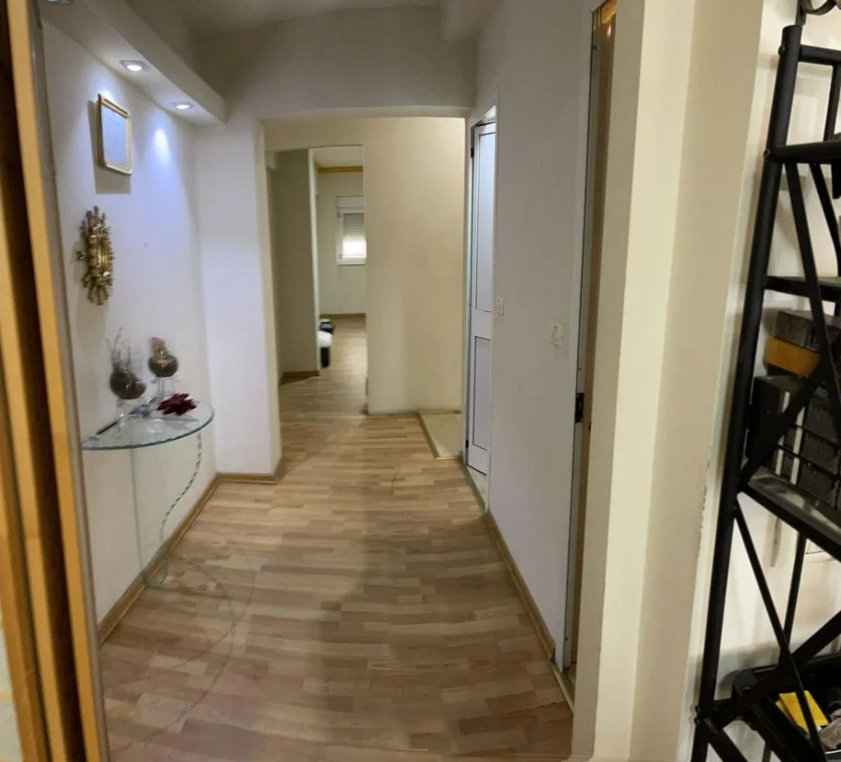 Tirane, jepet me qera Kati 2, 130 m² 1.500 € (Piazza/Rruga Sulejman Pasha)