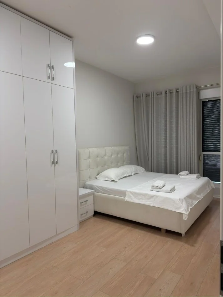 Tirane, shitet apartament 2+1+Ballkon Kati 3, 94 m² 235.000 € (Kompleksi Kontakt)