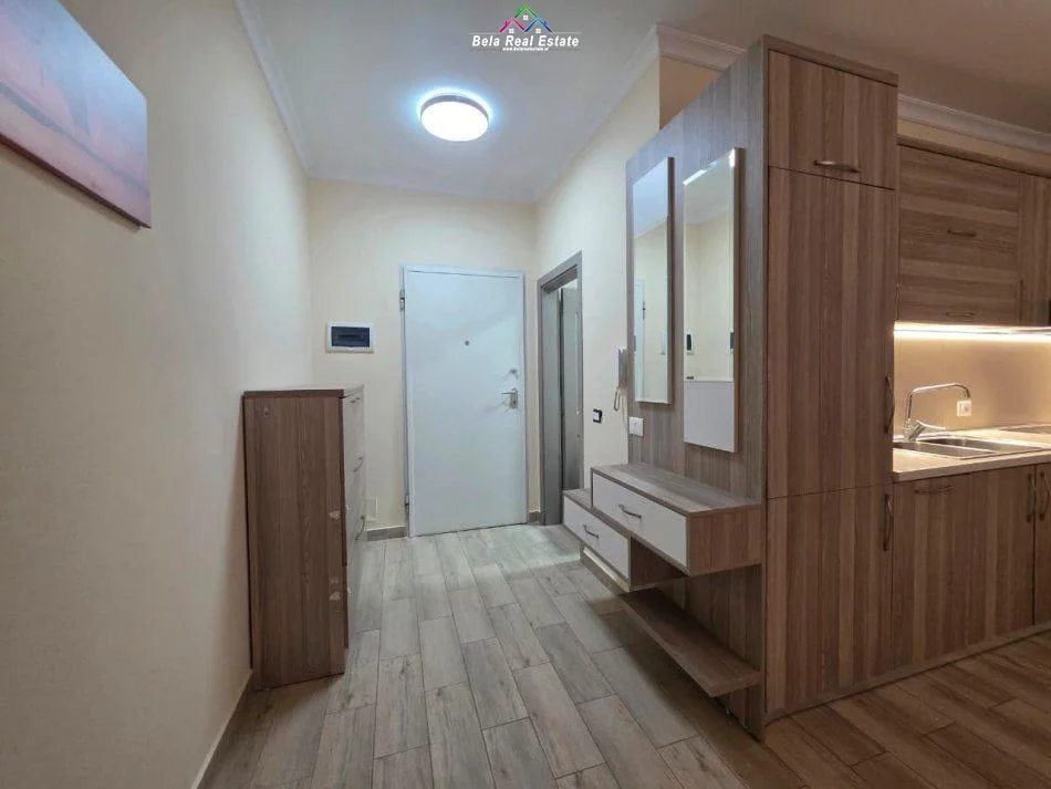 Tirane, jepet me qera apartament 1+1 Kati 1, 70 m² 550 € (Rruga e Dibres)