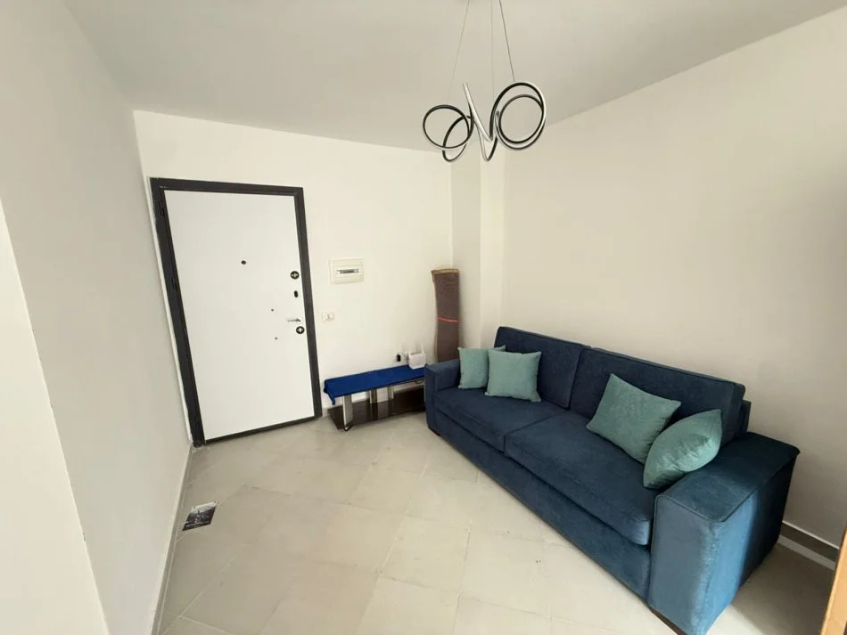 Tirane, jepet me qera apartament 1+1 Kati 1, 52 m² 500 € (RRuga e Dibres)