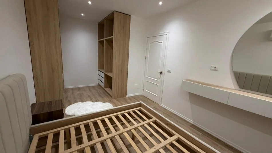 Tirane, shitet apartament 1+1 , 70 m² 175.000 € (Rruga Fortuzi)