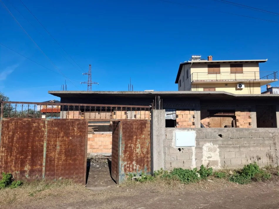 Vlore, shitet shtepi 2+1 Kati 0, 285 m² 85.000 € (Rruga Osman Haxhiu, Cole, Vlorë)