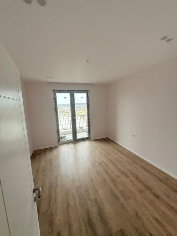 Tirane, shitet apartament 2+1+Ballkon Kati 8, 90 m² 121.500 € (Univers City)