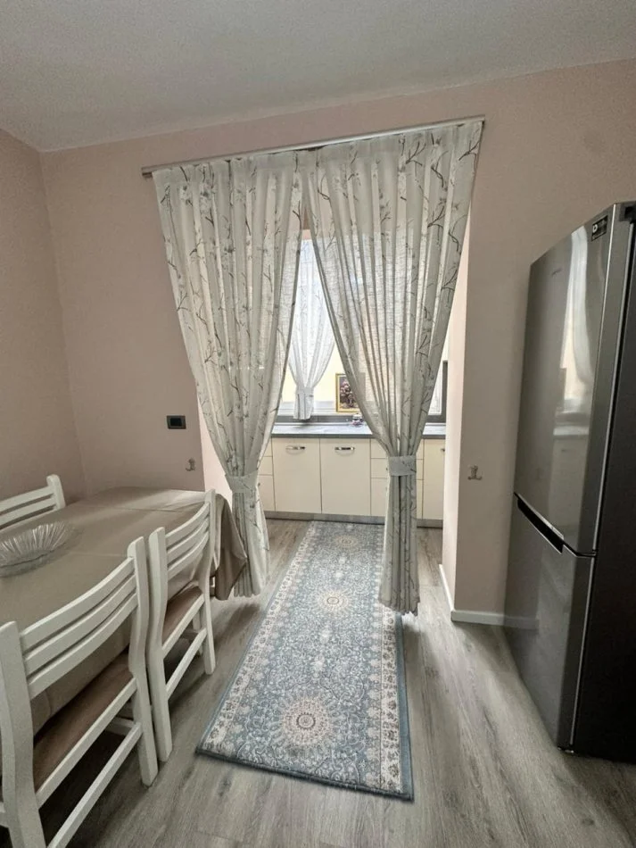 Tirane, jepet me qera apartament 2+1 Kati 2, 75 m² 700 € (Rruga Viktor Eftimiu)