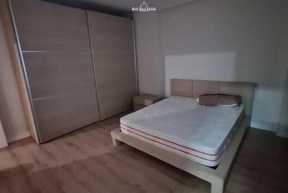 Tirane, jepet me qera apartament 2+1 Kati 5, 130 m² 625 € (Rruga Muhamet Gjollesha)