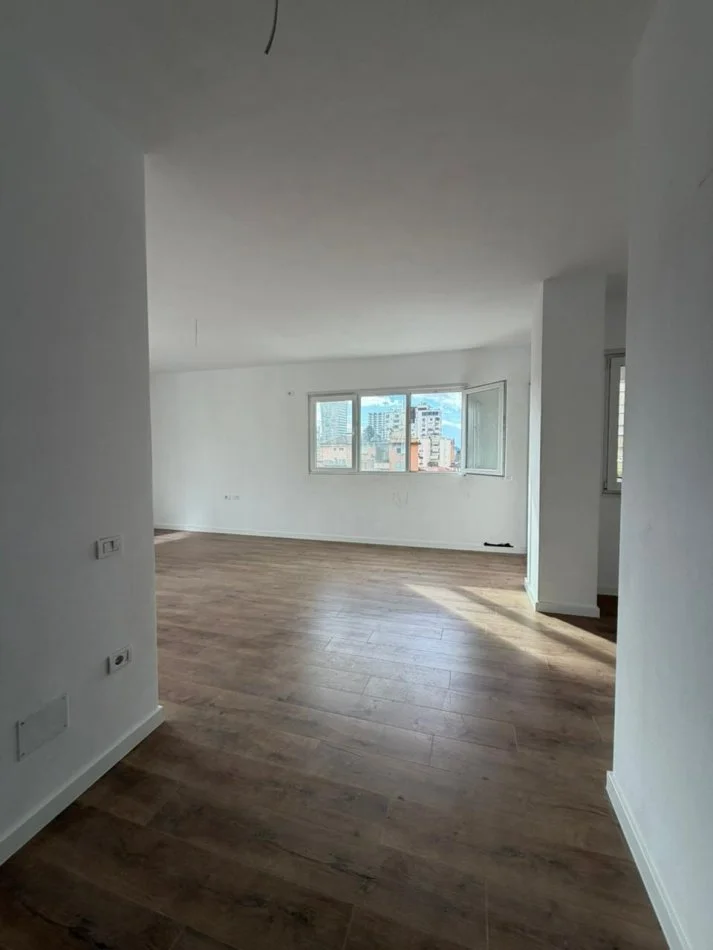 Tirane, shitet apartament 3+1 , 135 m² 338.800 € (Pazari i Ri)
