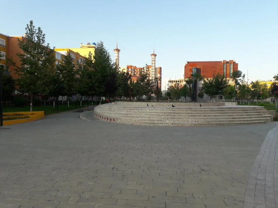 Në Parkun Qendror të Fierit, prona shitet për biznes
