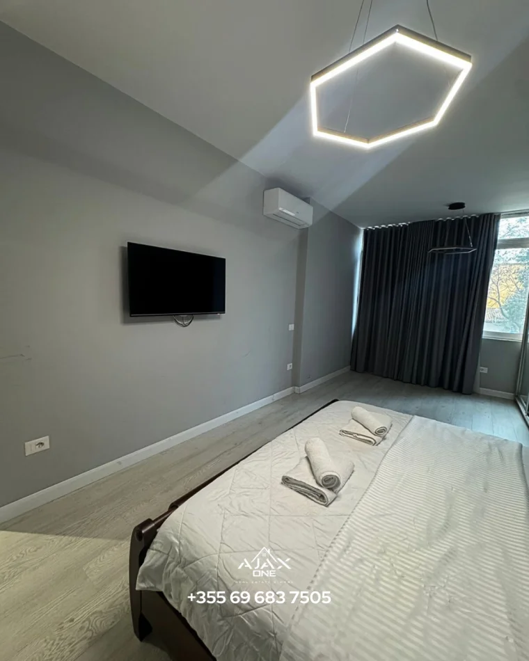 Tirane, shitet apartament , 112 m² (Rruga e barrikadave 3-4 min në këmbë nga qendra)