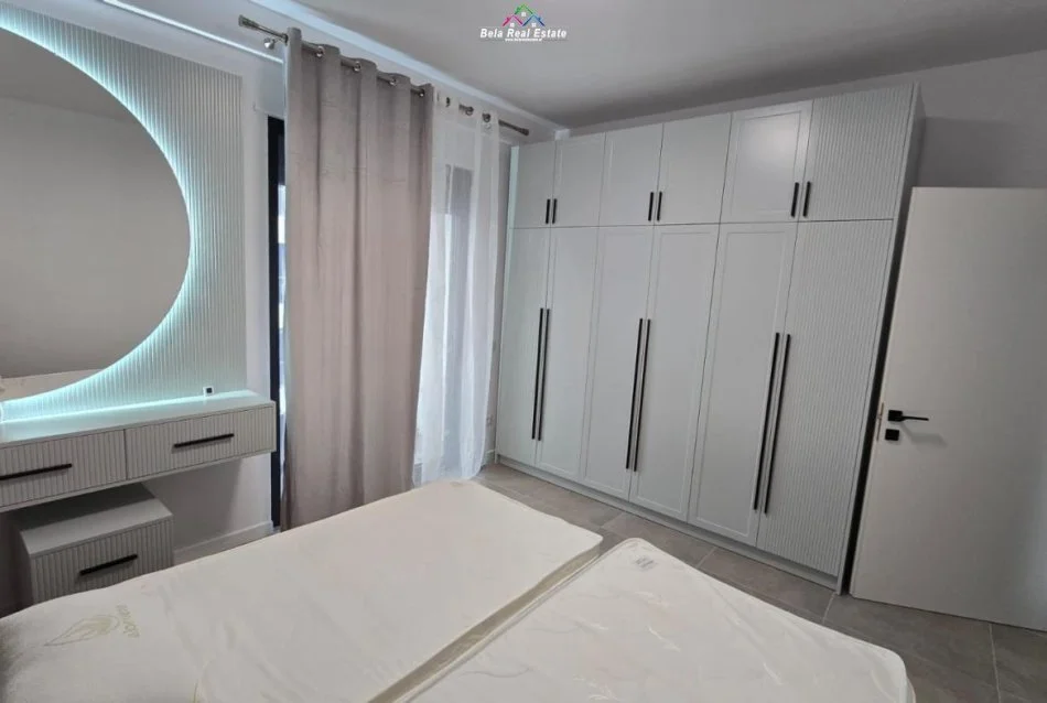 Tirane, jepet me qera apartament 1+1 Kati 5, 68 m² 500 € (Rruga Xhanfize Keko)