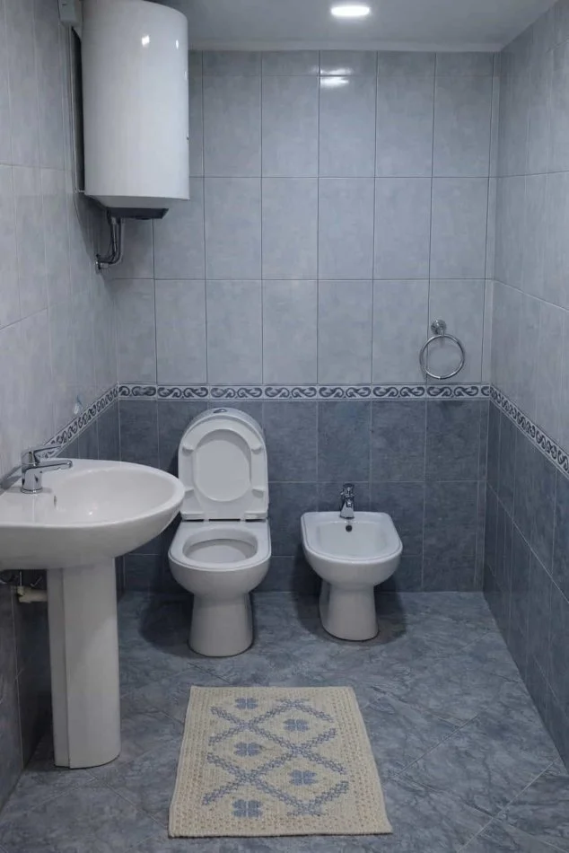 Tirane, jepet me qera apartament 1+1 Kati 3, 100 m² 675 € (Rruga Medar Shtylla)