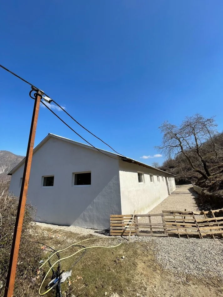 Tirane, jepet me qera magazine Kati 0, 700 m² 1.000 € (Dajt)