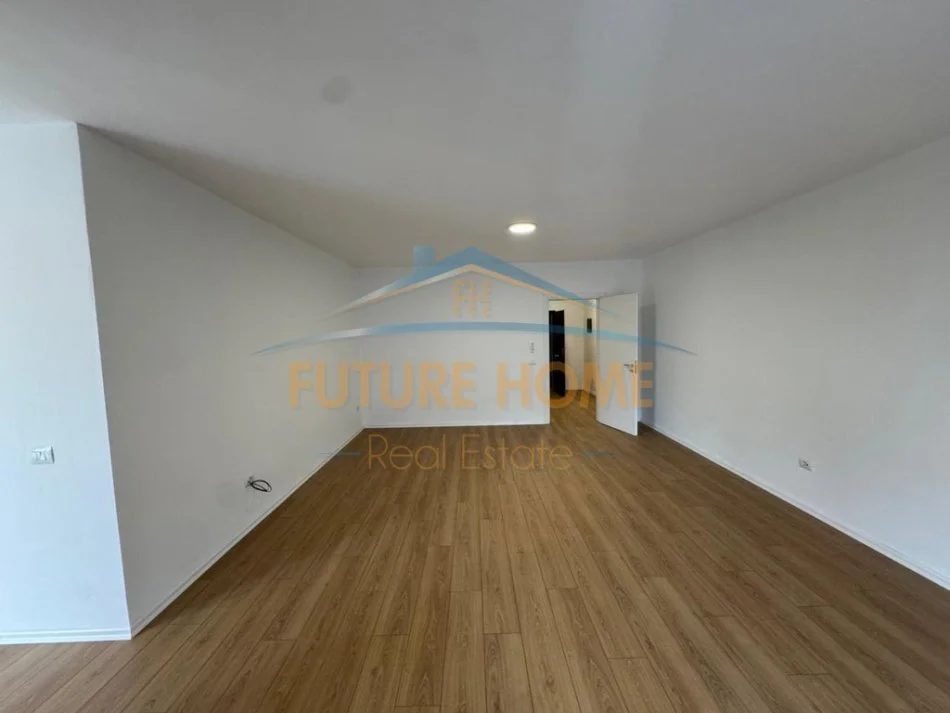 Tirane, jepet me qera apartament 3+1+Aneks Kati 9, 128 m² 1.400 € (ISH EKSPOZITA)