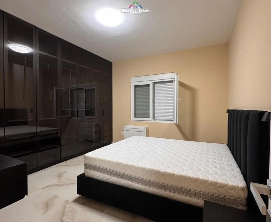 Tirane, jepet me qera apartament 2+1 Kati 1, 145 m² 1.040 € (Sauk)