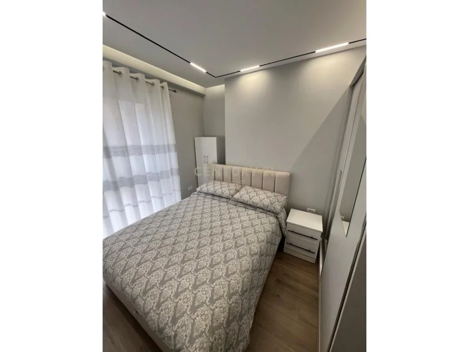 Tirane, jepet me qera apartament 2+1+Ballkon Kati 2, 77 m² 800 € (PAZARI I RI)