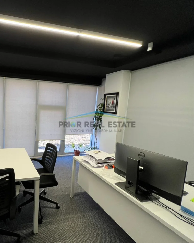 Tirane, jepet me qera zyre Kati 1, 72 m² 1.100 € (Pazari i RI)
