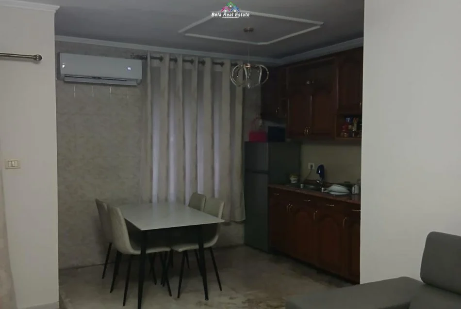 Tirane, jepet me qera apartament 2+1 Kati 1, 76 m² 520 € (Rruga Lord Bajroni)