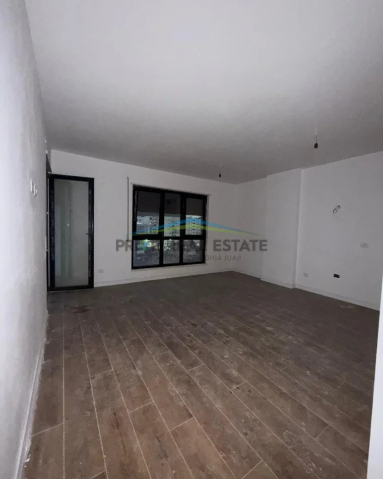 Tirane, shitet apartament 1+1 Kati 5, 63.5 m²   2800€/m2 (Komuna e Parisit)