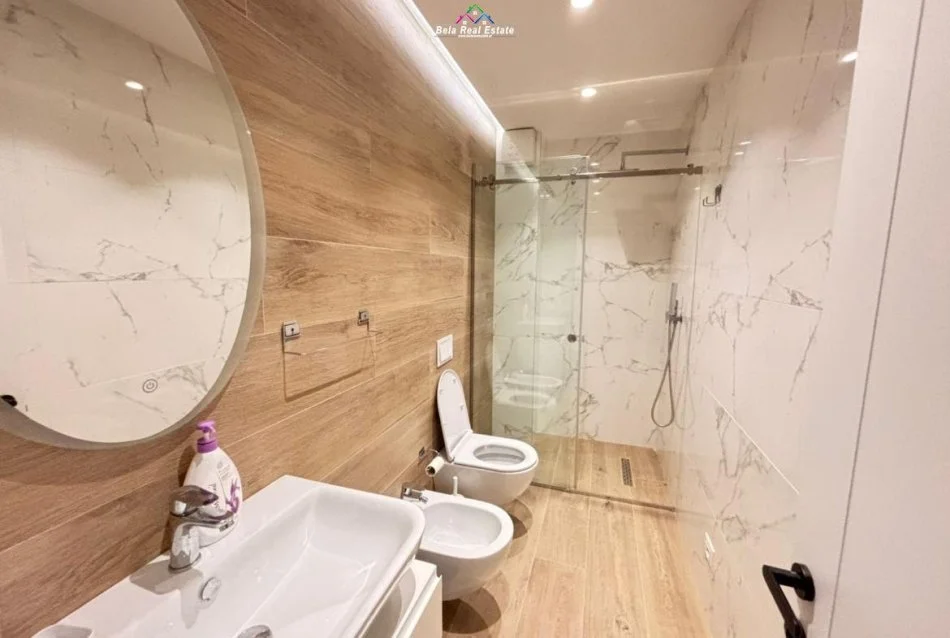 Tirane, jepet me qera apartament 2+1 Kati 3, 111 m² 1.000 € (Rruga Dritan Hoxha)