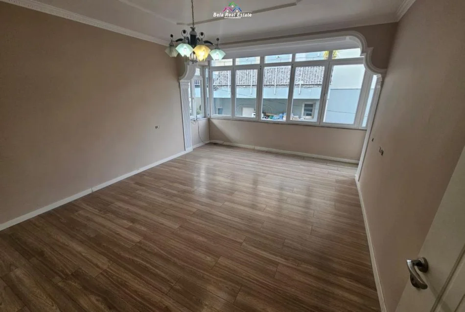 Tirane, jepet me qera Vile 3 Katshe , 400 m² 2.500 € (Rruga Isuf Elezi)