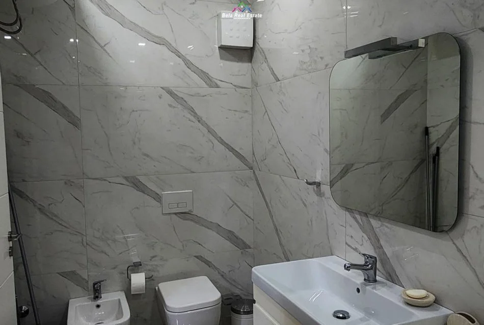 Tirane, jepet me qera apartament 1+1 Kati 3, 78 m² 850 € (Rruga Islam Alla)