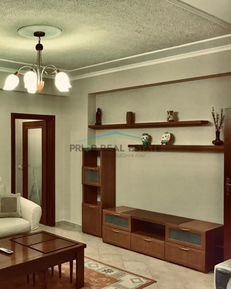 Tirane, shitet apartament 1+1 Kati 5, 78 m²  2400€/m2  (Komuna e Parisit)