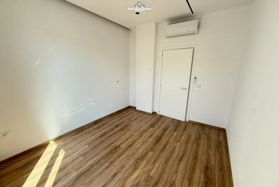 Tirane, jepet me qera zyre Kati 7, 100 m² 940 € (Rruga Anton Lufi)