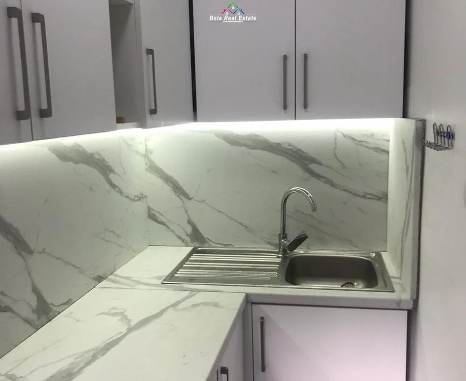 Tirane, jepet me qera apartament 2+1 Kati 4, 80 m² 570 € (rruga e dibres)