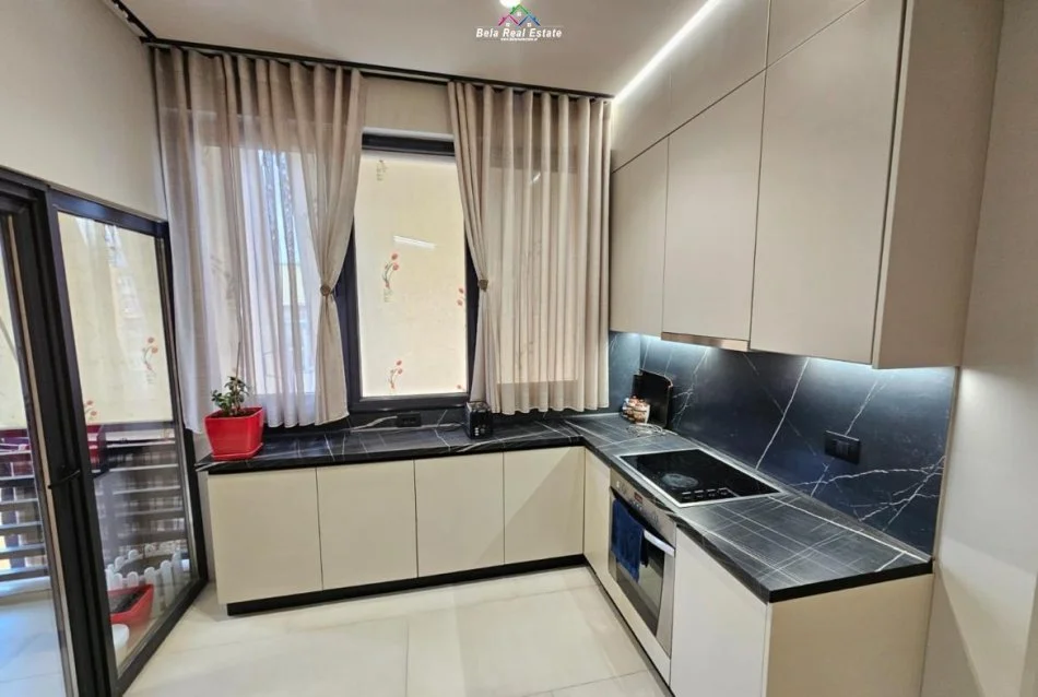 Tirane, jepet me qera apartament 1+1 Kati 4, 75 m² 830 € (vasil shanto)