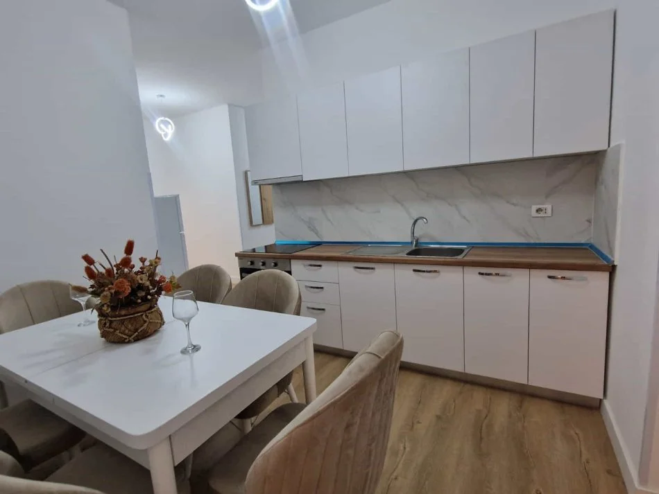 Tirane, jepet me qera apartament 1+1 Kati 5, 70 m² 1.040 € (Rruga Islam Alla)