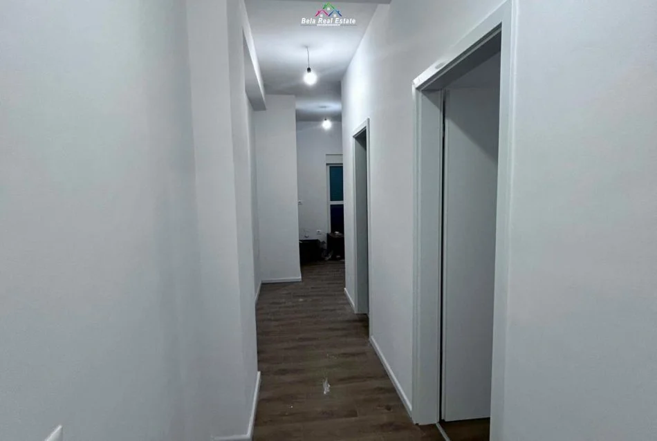 Tirane, jepet me qera apartament 1+1 Kati 8, 65 m² 365 € (Rruga Pasho Hysa)