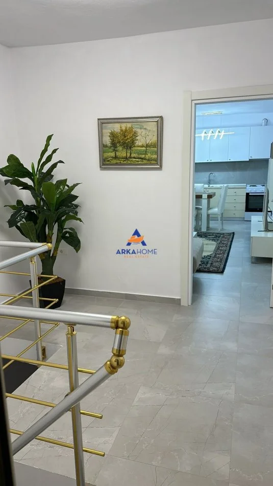 Tirane, jepet me qera apartament duplex 2+1+Ballkon Kati 2, 73 m² 624 € 