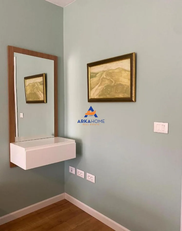 Tirane, jepet me qera apartament 2+1+Ballkon Kati 4, 100 m² 800 € 